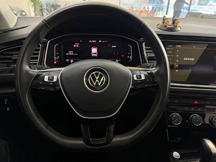 Фото 15 - Volkswagen T-Roc