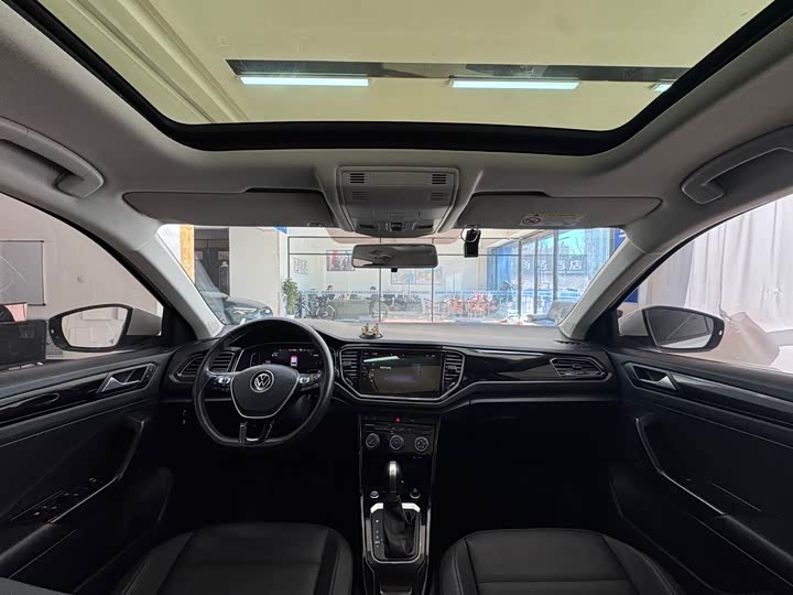 Фото 17 - Volkswagen T-Roc