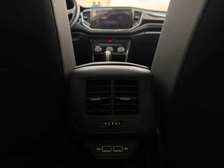 Фото 18 - Volkswagen T-Roc