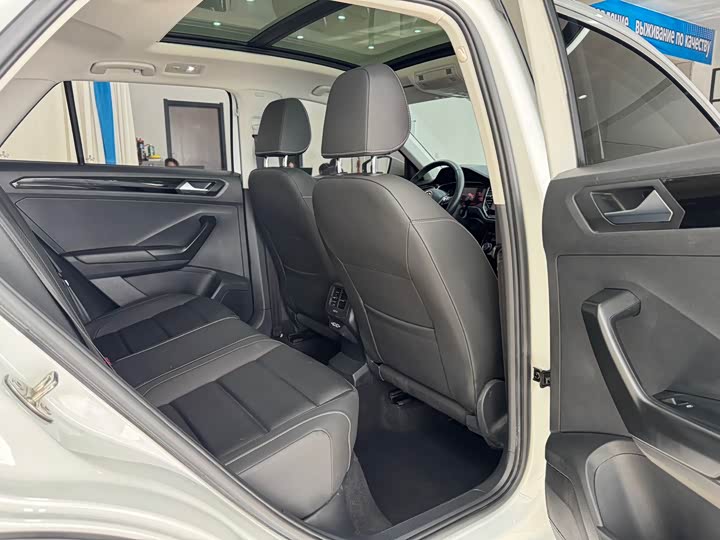 Фото 9 - Volkswagen T-Roc