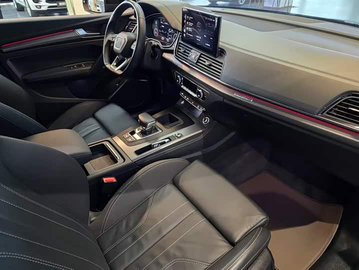 Фото 13 - Audi Q5L