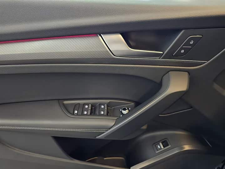 Фото 6 - Audi Q5L