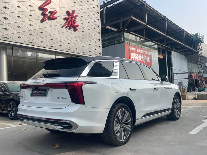 Фото 16 - Hongqi E-HS9