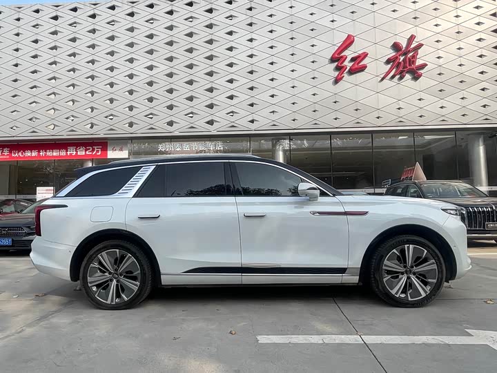 Фото 17 - Hongqi E-HS9