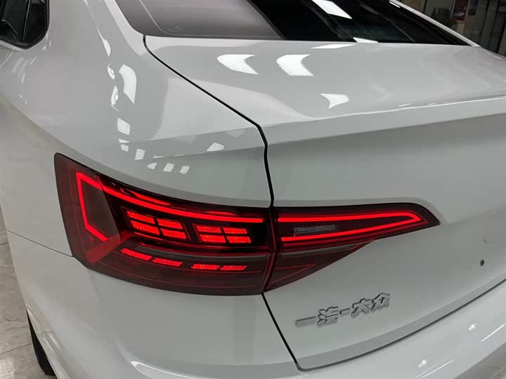 Фото 19 - Volkswagen Sagitar L