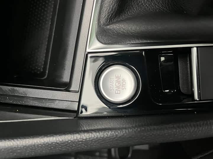 Фото 5 - Volkswagen Sagitar L