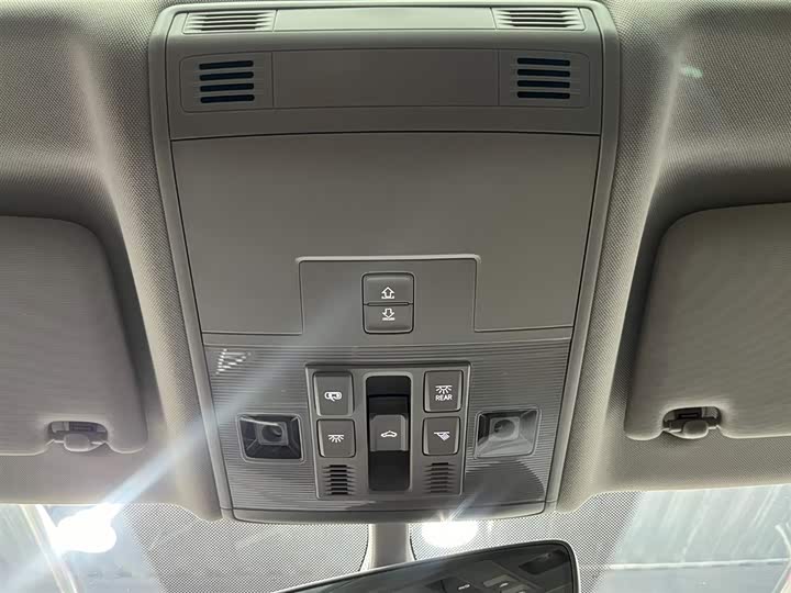 Фото 9 - Volkswagen Sagitar L