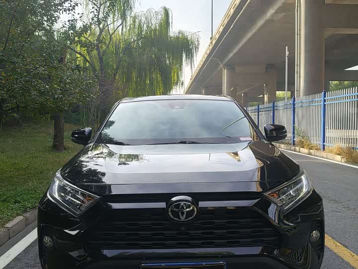 Фото 2 - Toyota RAV4