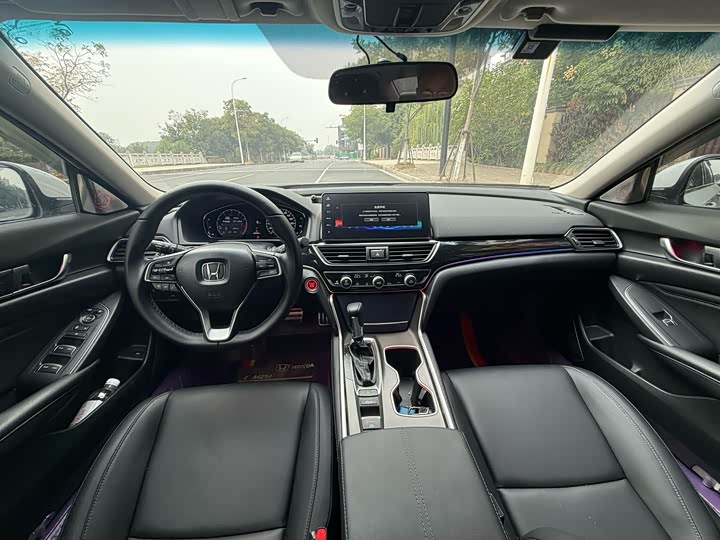 Фото 10 - Honda Accord