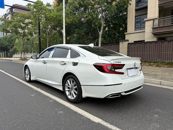 Фото 4 - Honda Accord