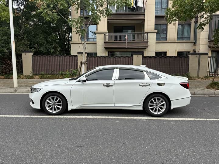 Фото 7 - Honda Accord