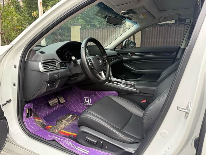 Фото 8 - Honda Accord