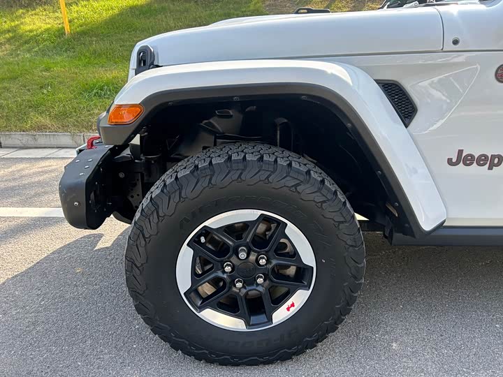 Фото 12 - Jeep Wrangler