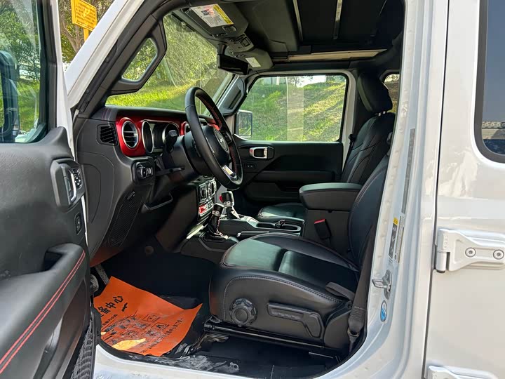 Фото 13 - Jeep Wrangler