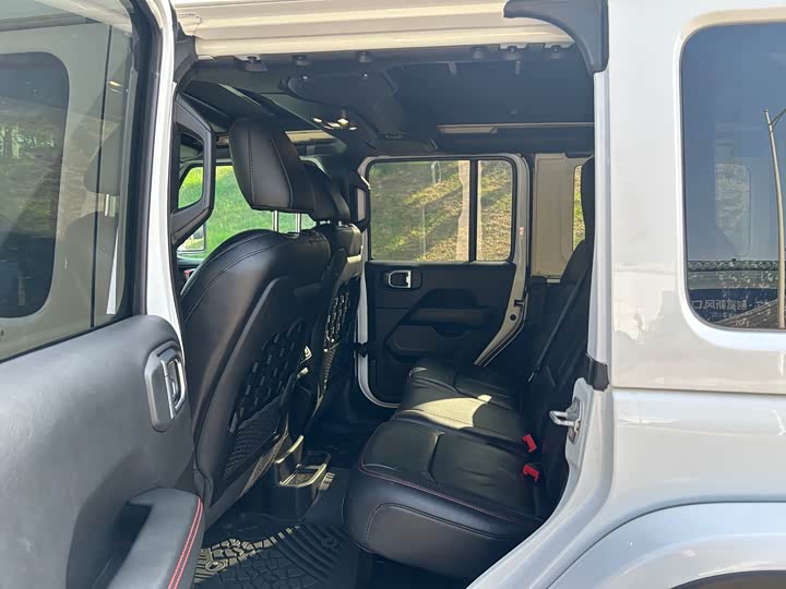 Фото 3 - Jeep Wrangler