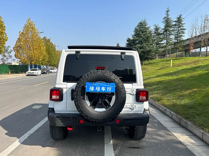 Фото 4 - Jeep Wrangler