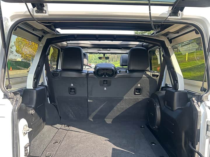 Фото 6 - Jeep Wrangler