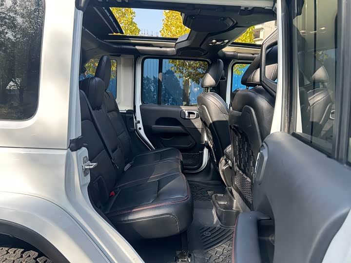 Фото 7 - Jeep Wrangler