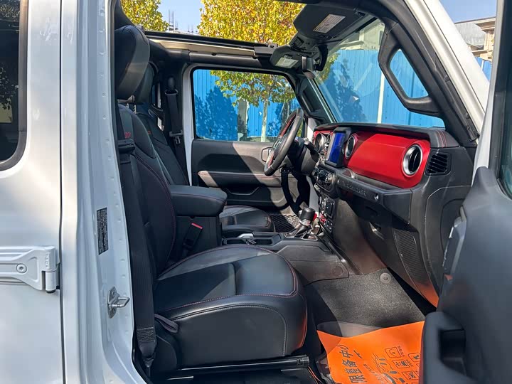 Фото 8 - Jeep Wrangler