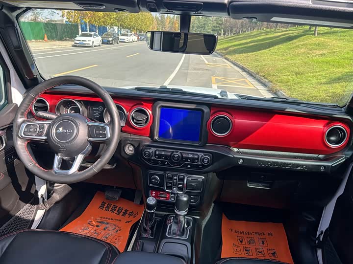 Фото 9 - Jeep Wrangler