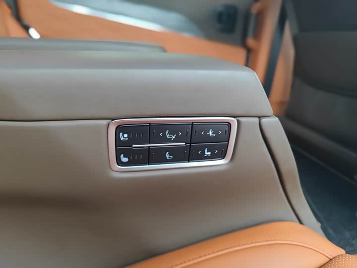 Фото 10 - Ford Tourneo