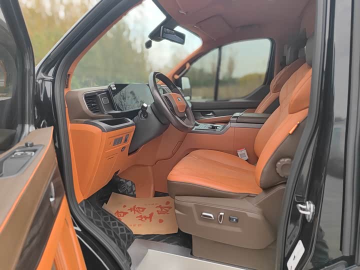 Фото 11 - Ford Tourneo