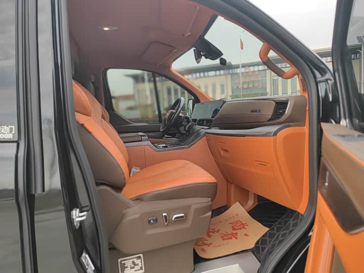 Фото 15 - Ford Tourneo