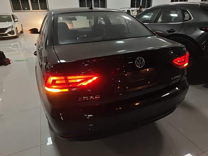 Фото 6 - Volkswagen Lavida