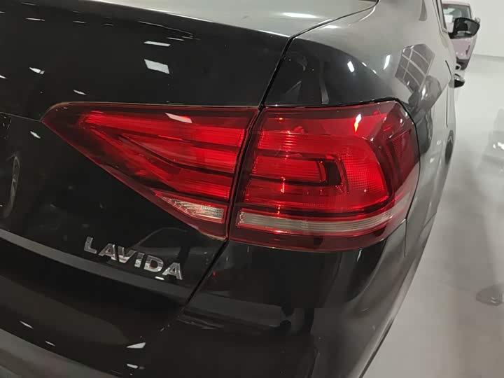 Фото 8 - Volkswagen Lavida