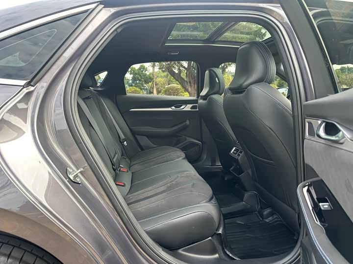 Фото 11 - Geely Preface