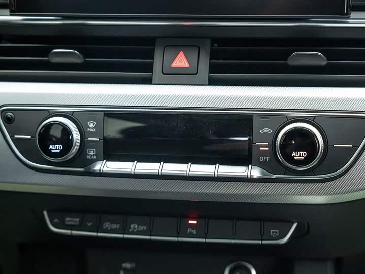 Фото 16 - Audi A4