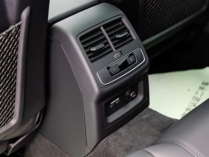 Фото 18 - Audi A4