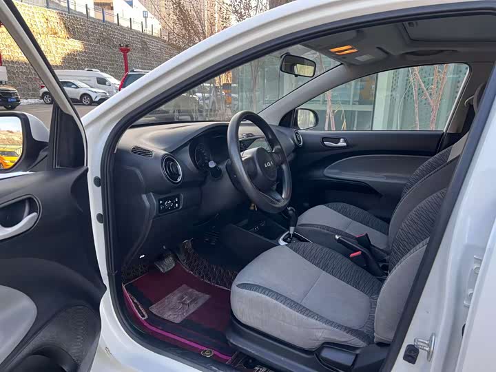 Фото 4 - Kia Pegas