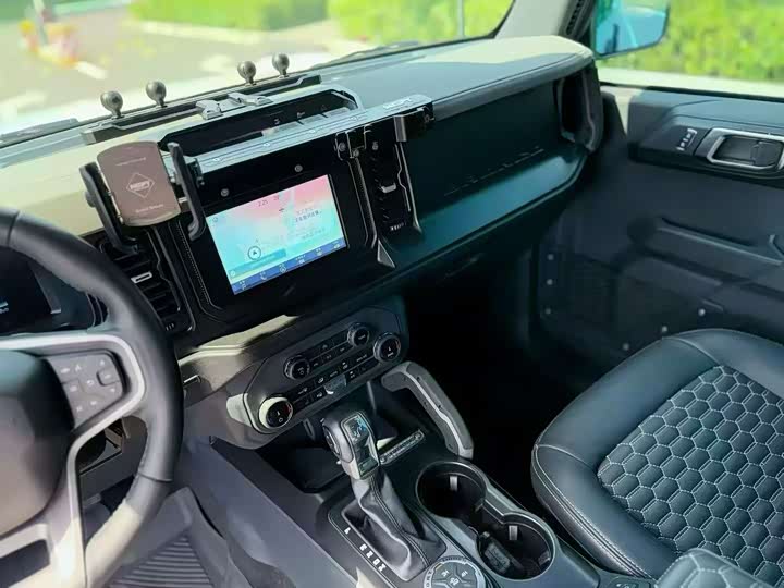 Фото 5 - Ford Bronco