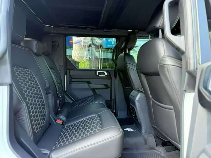 Фото 6 - Ford Bronco