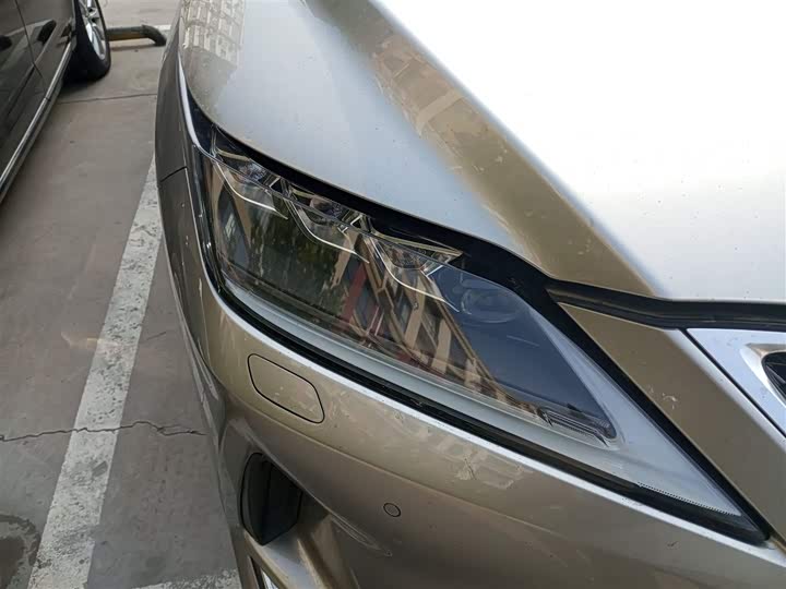 Фото 8 - Lexus RX