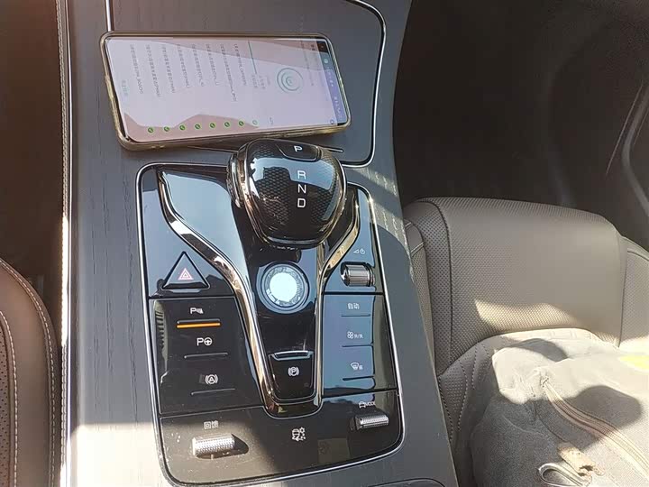 Фото 14 - BYD Han