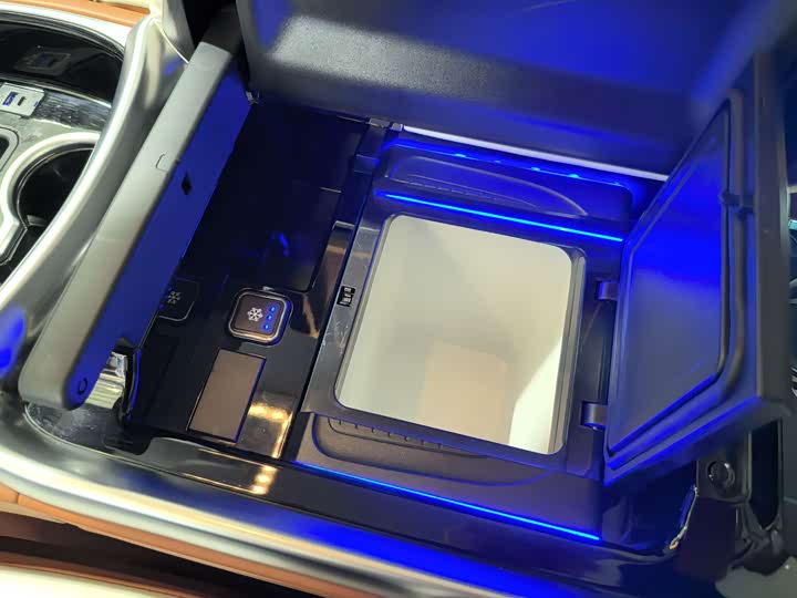 Фото 10 - Mercedes-Benz V-Class