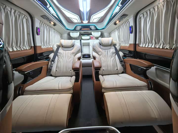 Фото 18 - Mercedes-Benz V-Class