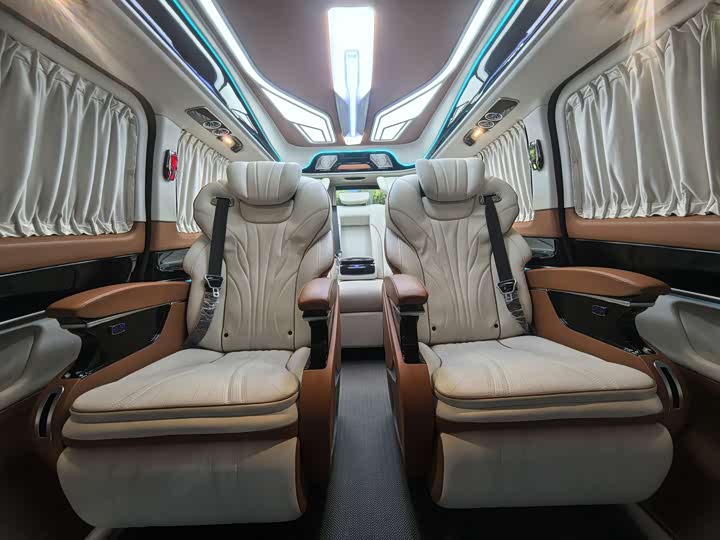 Фото 19 - Mercedes-Benz V-Class