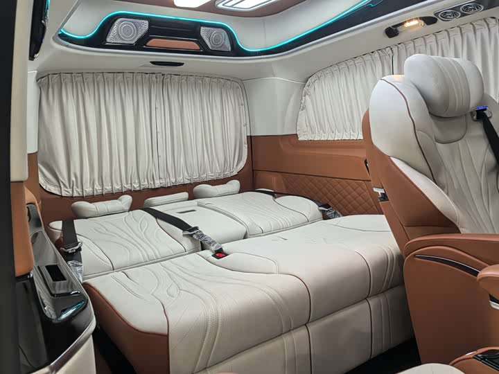 Фото 22 - Mercedes-Benz V-Class