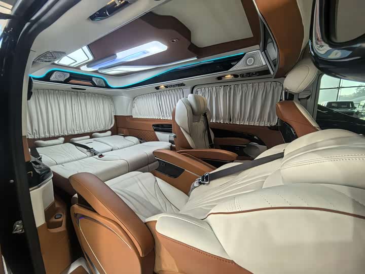 Фото 23 - Mercedes-Benz V-Class