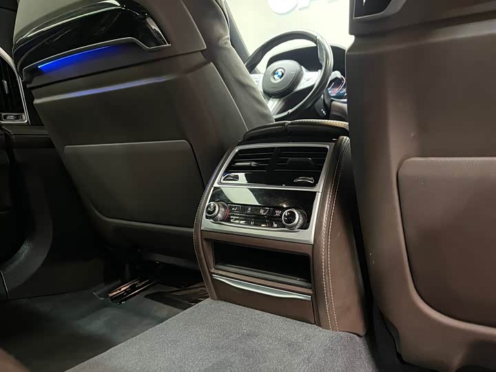 Фото 12 - BMW 7 Series