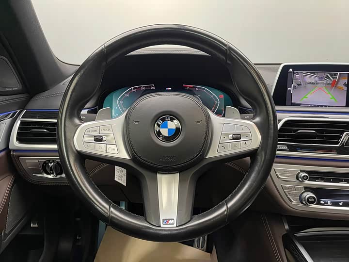 Фото 15 - BMW 7 Series