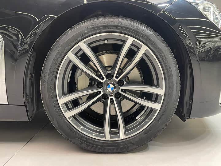 Фото 25 - BMW 7 Series