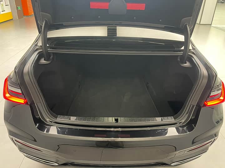 Фото 27 - BMW 7 Series