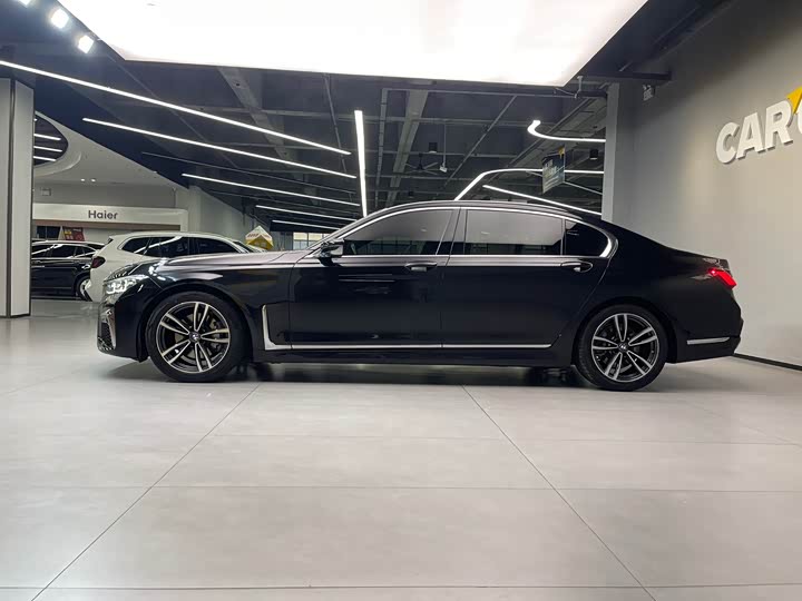 Фото 8 - BMW 7 Series