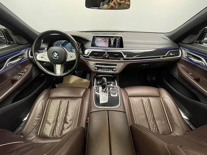 Фото 9 - BMW 7 Series