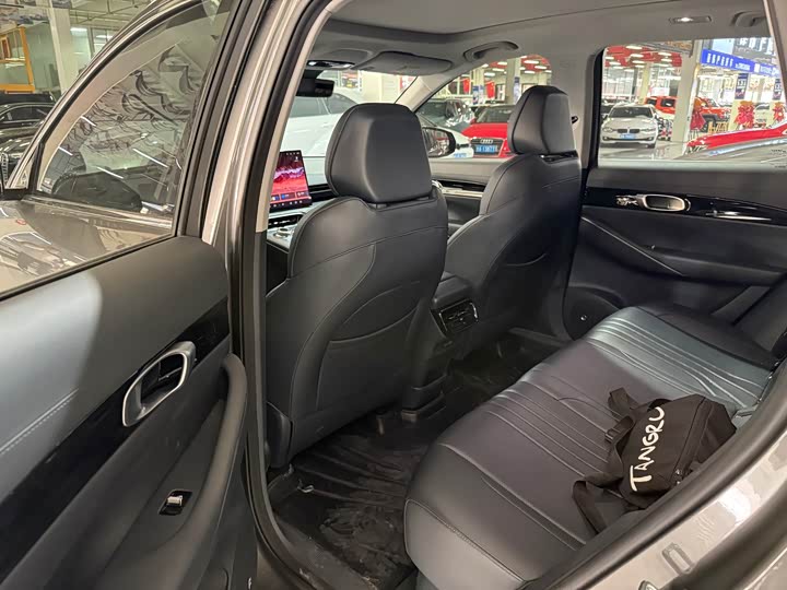 Фото 10 - Geely Galaxy E5