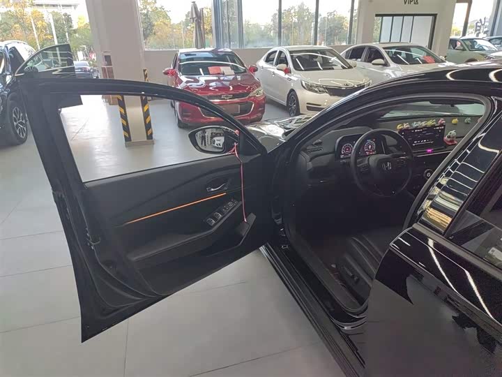 Фото 16 - Honda Accord